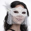 Beyaz Dantel Tüllü Peçeli Parti Maskesi – Tüylü İnci Detaylı