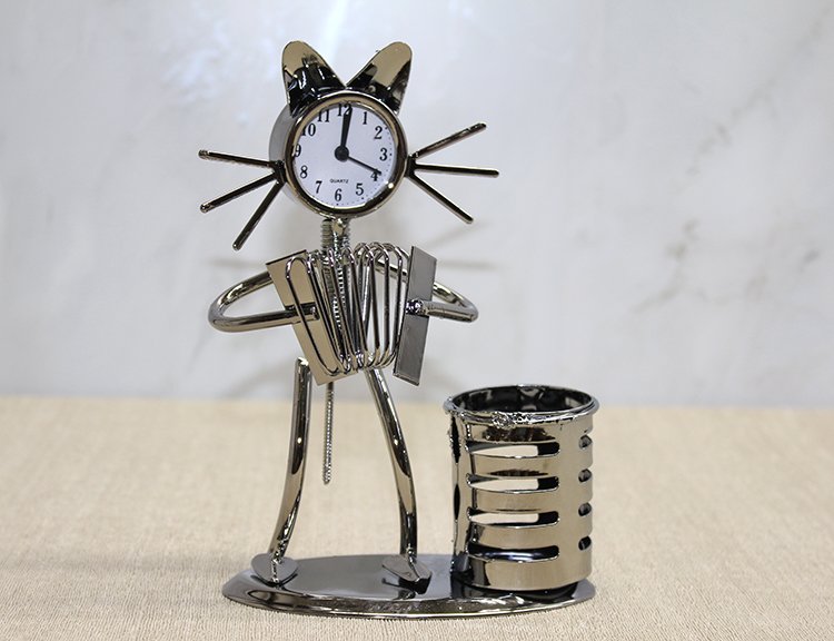 Metal Akordiyon Çalan Müzisyen Kedi Saat Ve Kalemlik